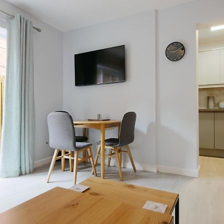 شقة Crewe Short Lets 1 Victoria Court, كرو المظهر الخارجي الصورة