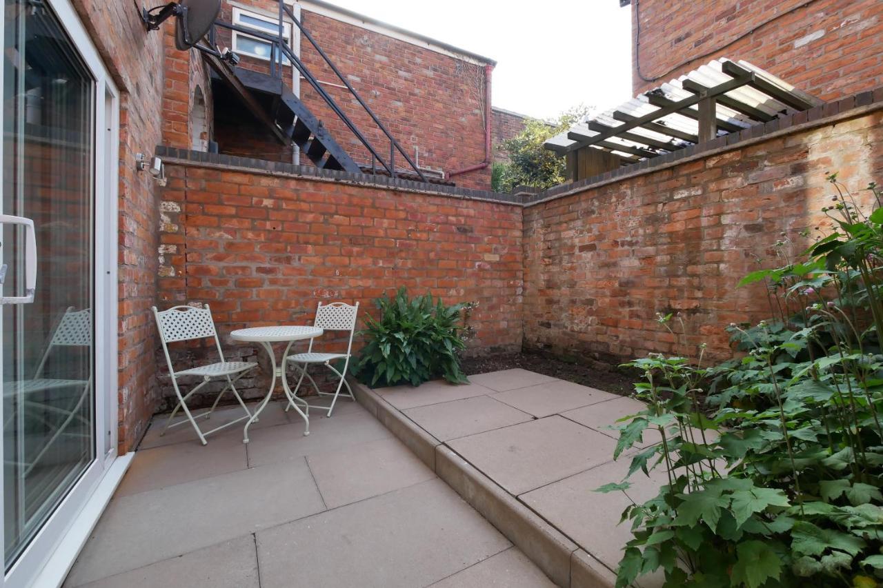 شقة Crewe Short Lets 1 Victoria Court, كرو المظهر الخارجي الصورة