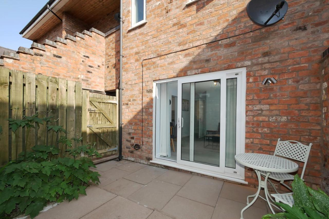 شقة Crewe Short Lets 1 Victoria Court, كرو المظهر الخارجي الصورة